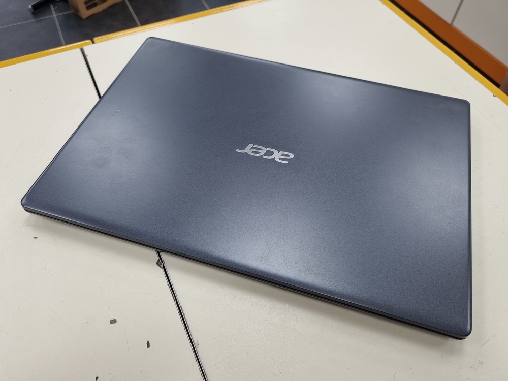 Ноутбук Acer; Athlon 3050U, Intel UHD Graphics, 4 Гб, 128 Гб, Нет