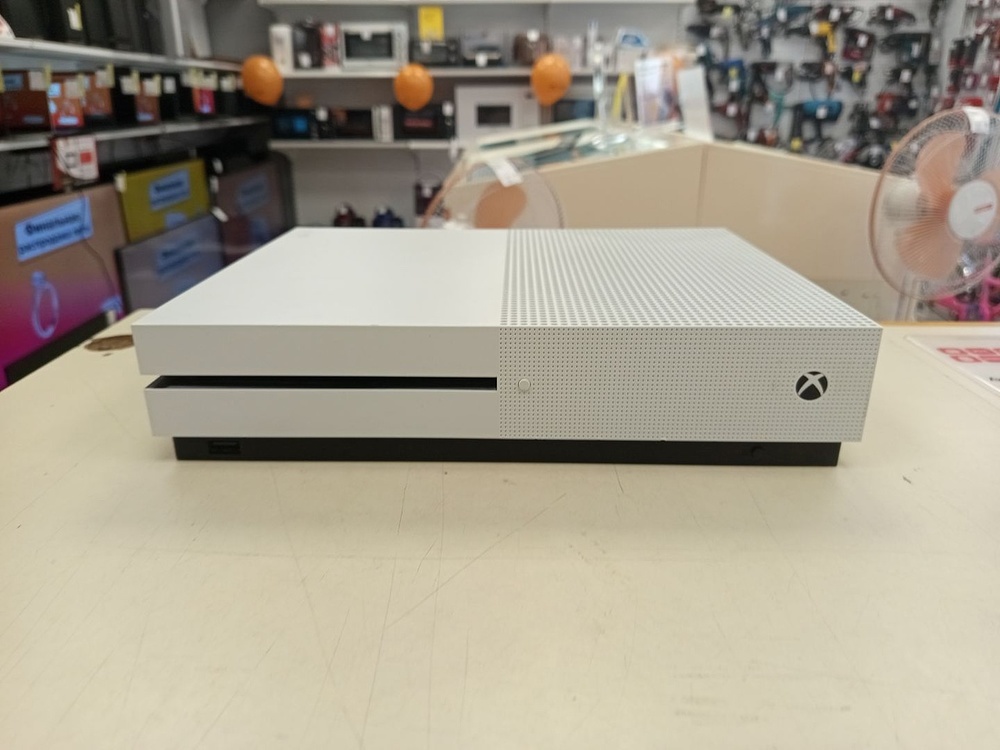 Игровая приставка Xbox One S 1TB Игровая приставка Xbox One S 1TB