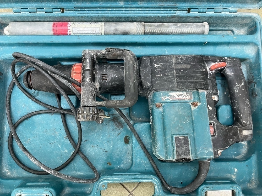 Отбойный молоток Makita HM1202C