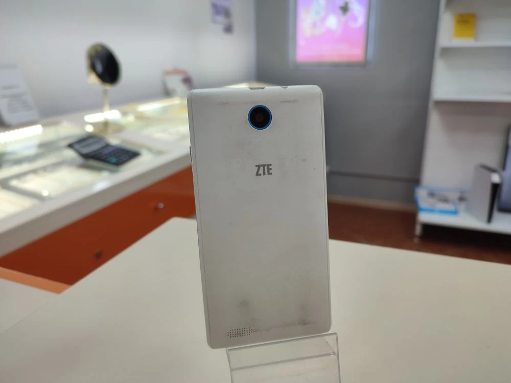 Смартфон ZTE V815W