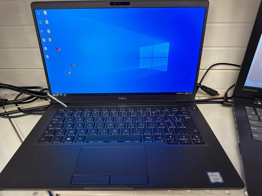 Ноутбук DELL; Core i3-7020U, Intel HD Graphics 620, 4 Гб, 256 Гб, Нет