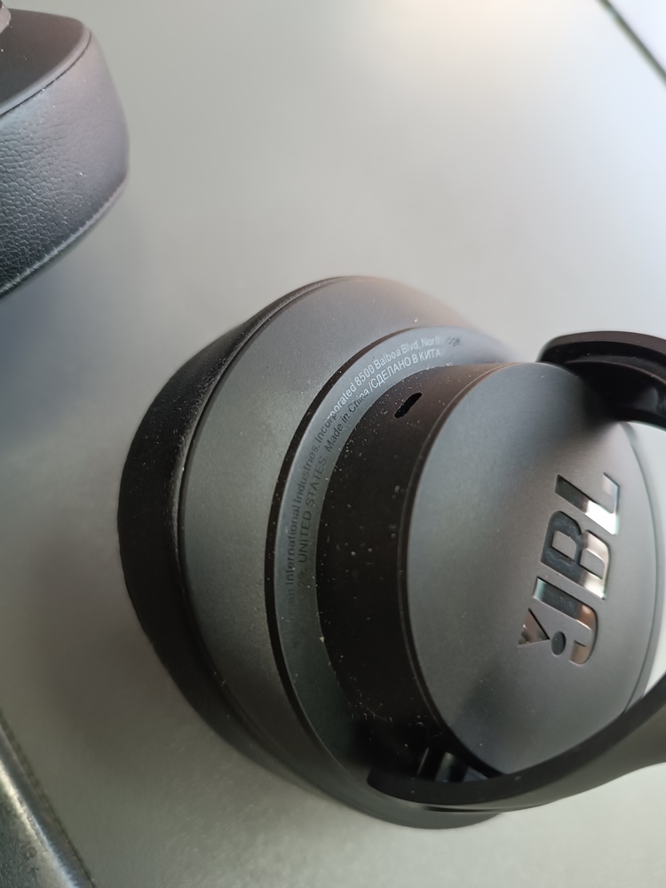 Наушники беспроводные JBL Tune 720BT;
