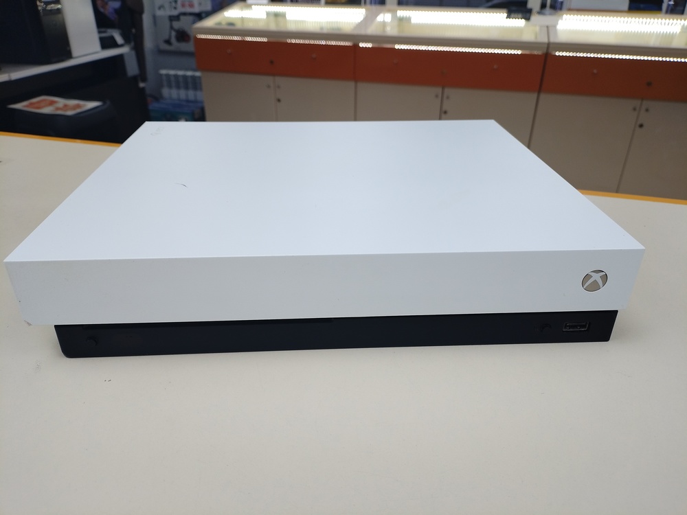Игровая приставка Xbox One X 1Tb