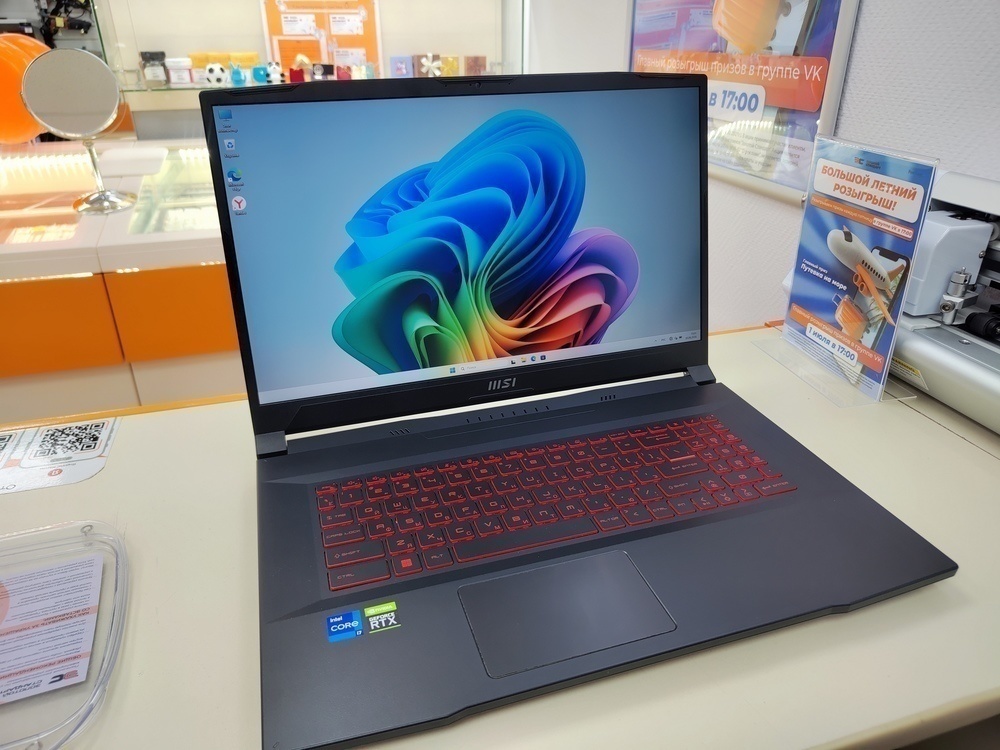 Ноутбук MSI; Core i7-11800H, GeForce RTX 3060, 16 Гб, 500 Гб, Нет