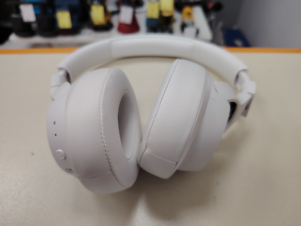 Наушники беспроводные JBL Tune 720BT;