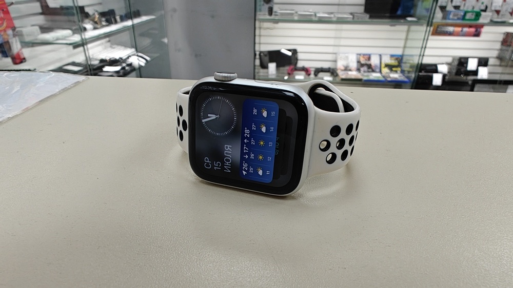 Смарт-часы Apple Watch Series 4 44 мм