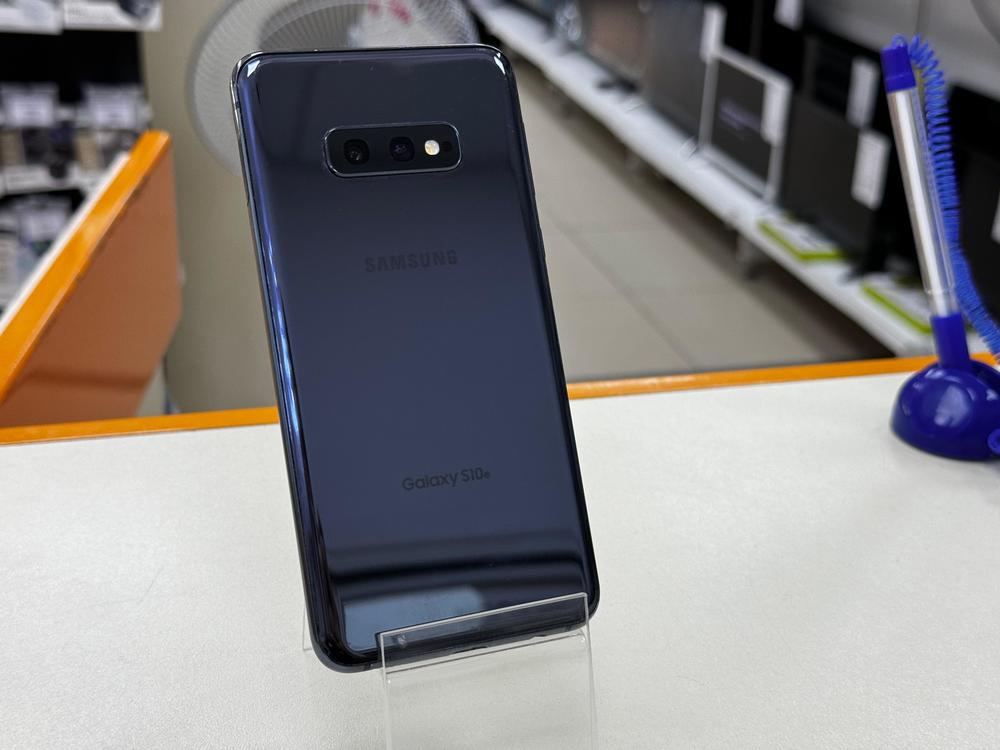Смартфон Samsung Galaxy S10e 6/128