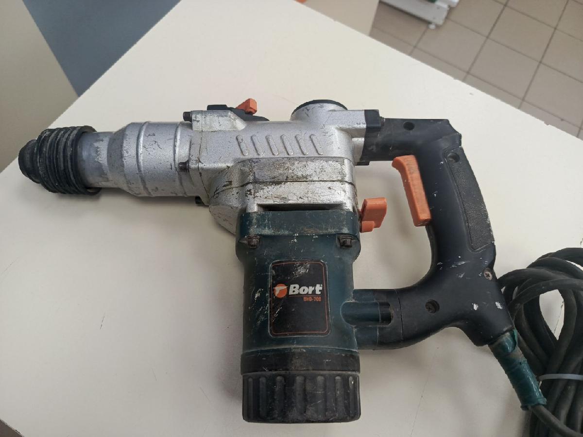 Перфоратор Bort BHD-700