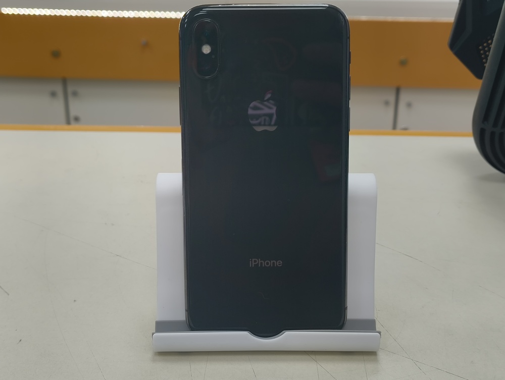 Смартфон Apple iPhone X 64Gb