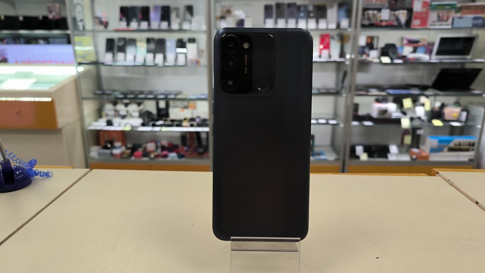 Смартфон Tecno Spark 8C 4/64