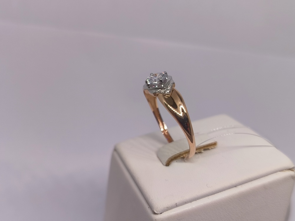 КОЛЬЦО С КАМНЯМИ (Au 585)