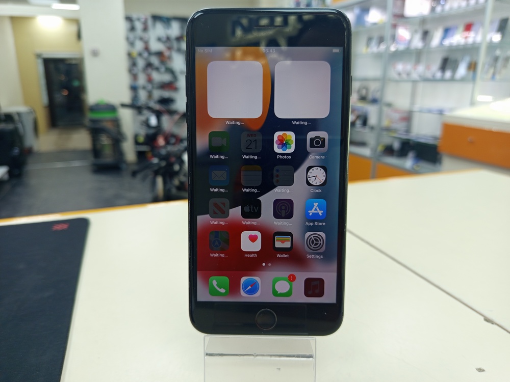 Смартфон Apple iPhone 7 Plus 32Gb