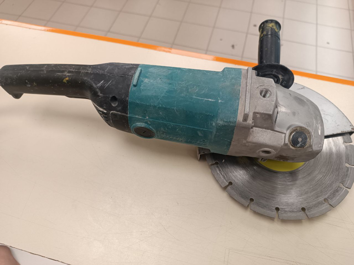 Угловая шлифмашина Makita 9069/230