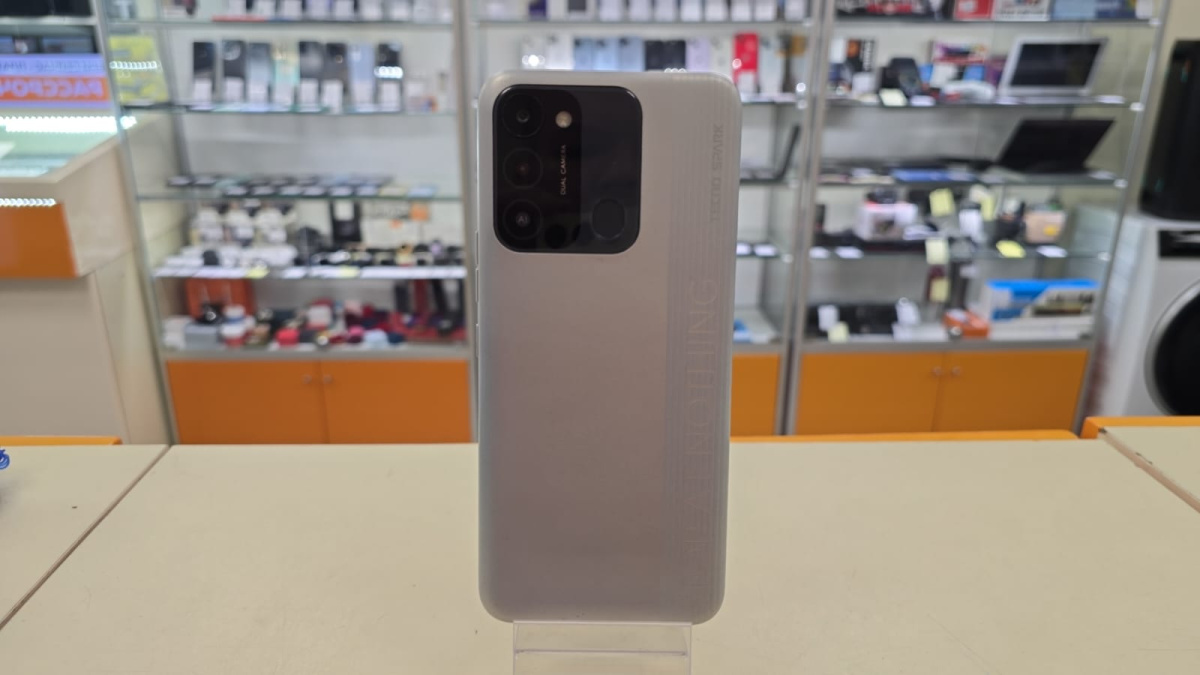 Смартфон Tecno Spark 8C 4/64