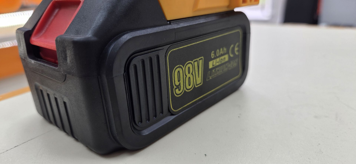 Гайковерт Dewalt 36V