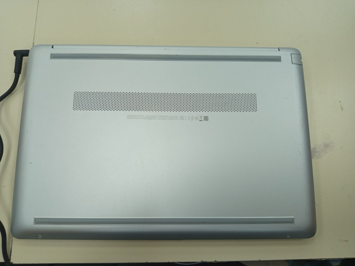 Ноутбук HP; Core i3-8145U, Intel UHD Graphics, 4 Гб, 240 Гб, Нет