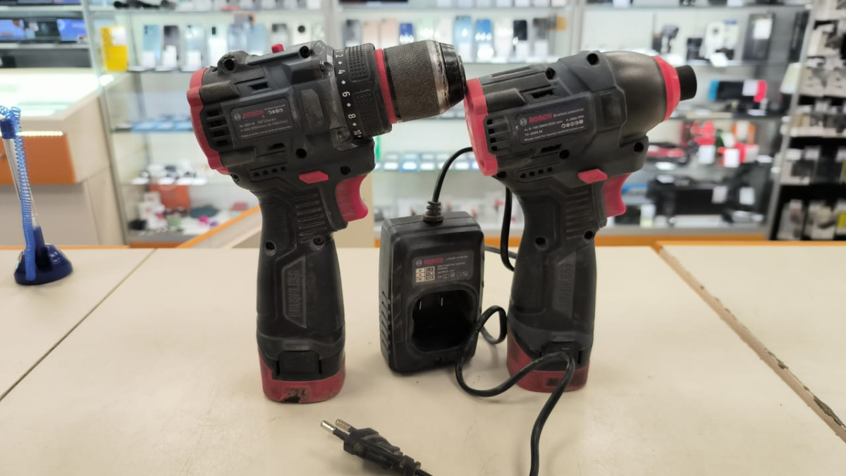 Шуруповерт Bosch EasyImpact 1200;