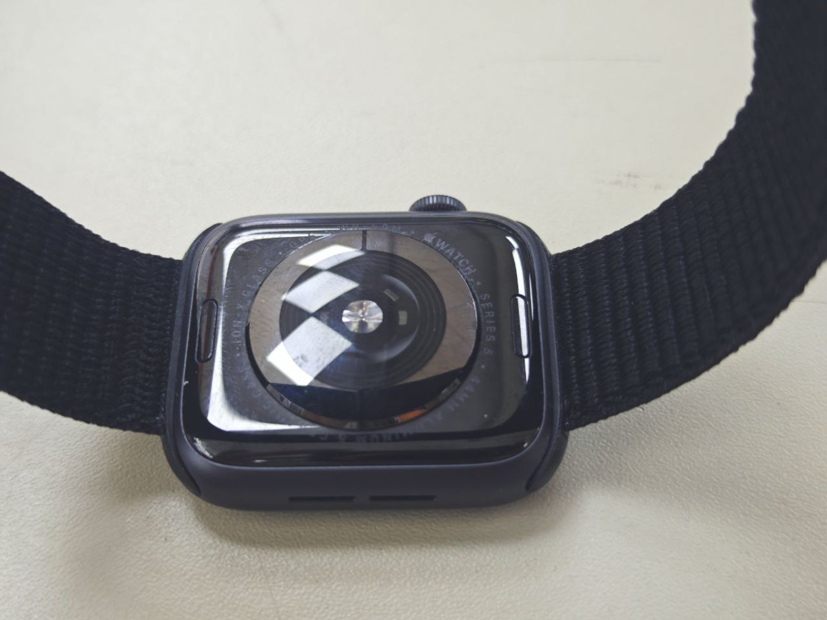 Смарт-часы Apple Watch Series 5 44 мм
