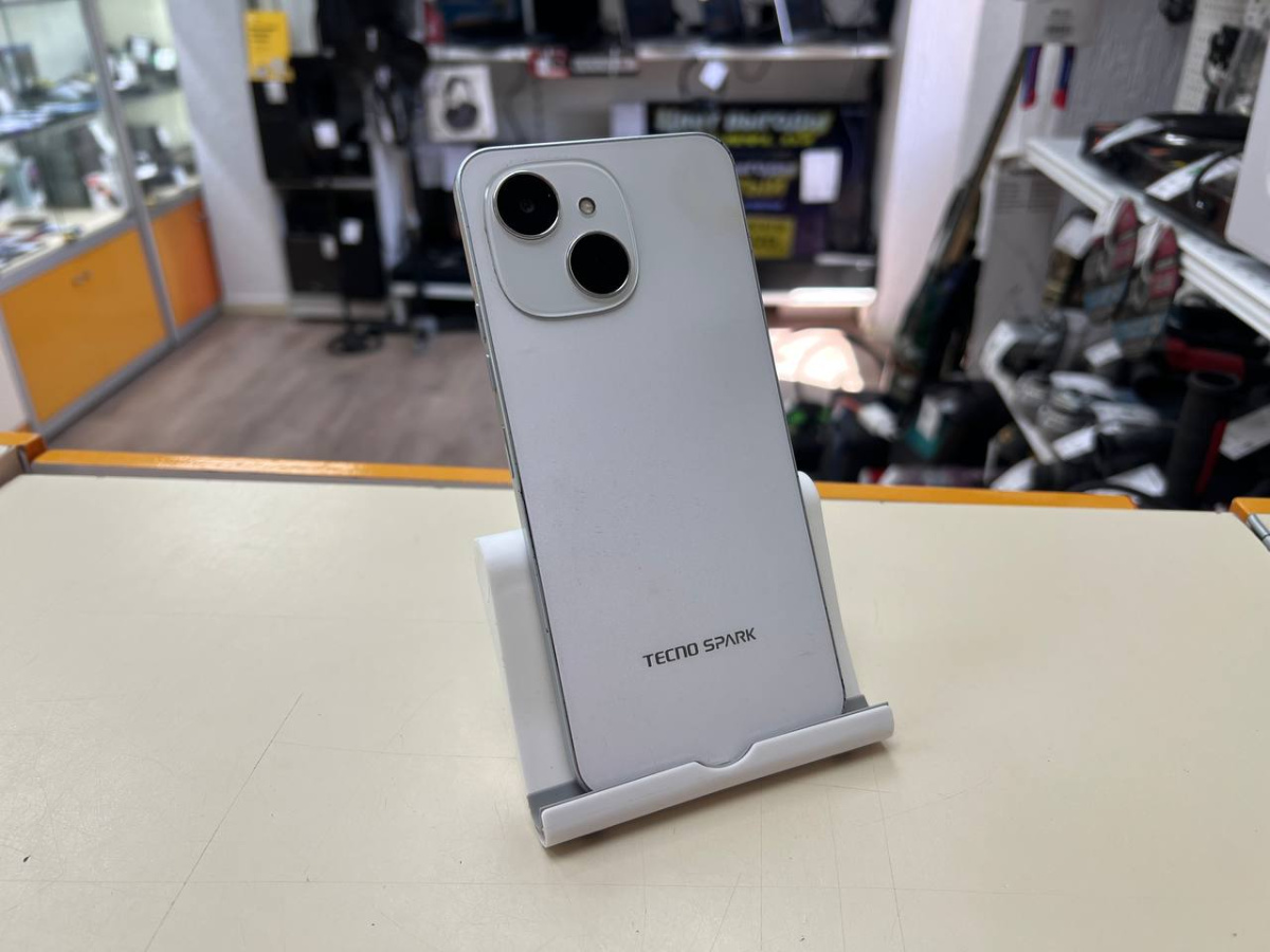 Смартфон Tecno Spark 40C 8/128