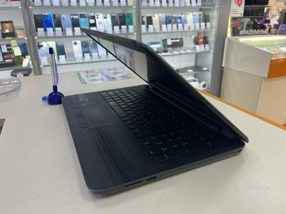Ноутбук HP; A6-7310, Radeon R4 series, 4 Гб, 250 Гб, Нет