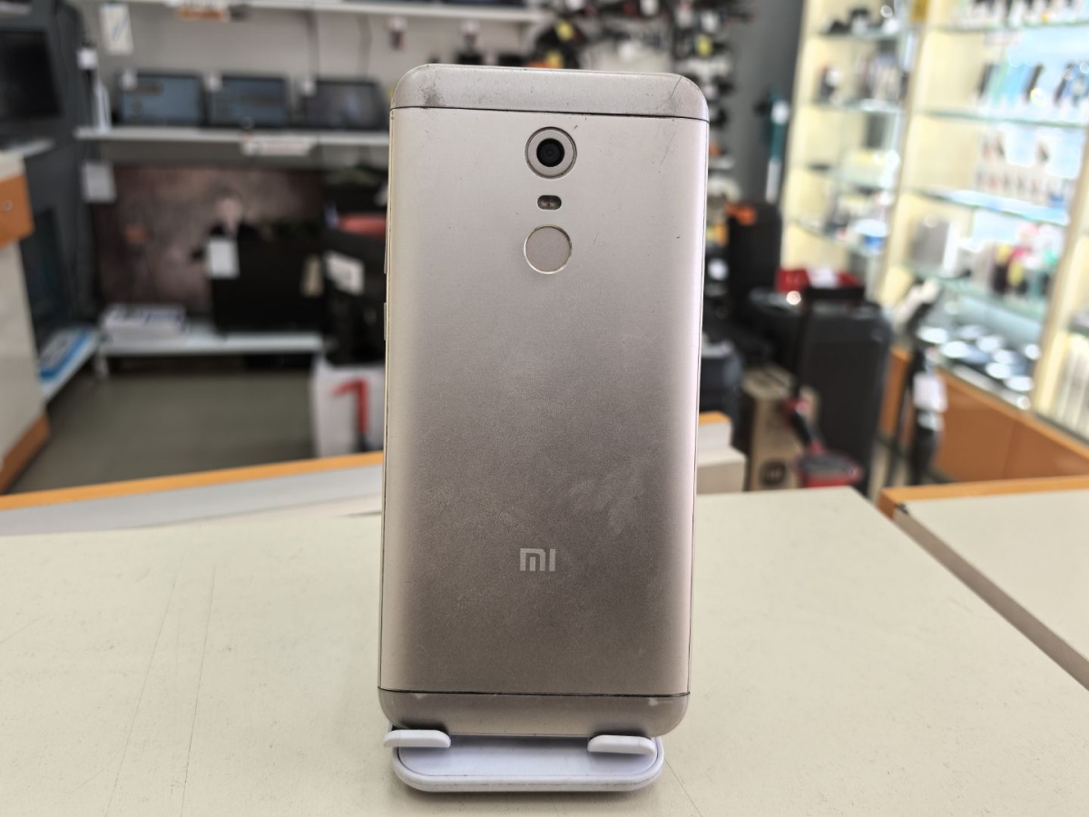 Смартфон Xiaomi Redmi 5 Plus 3/32