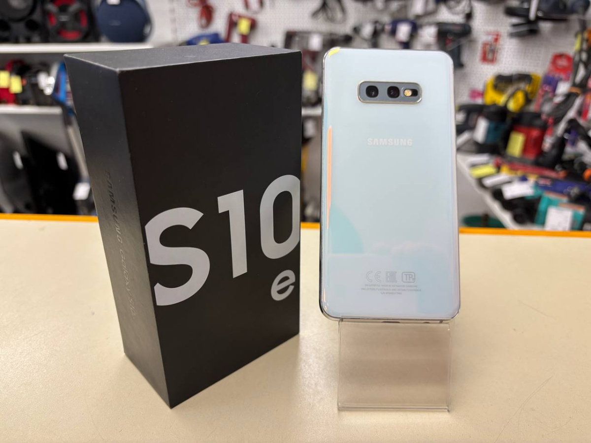 Смартфон Samsung Galaxy S10e 6/128