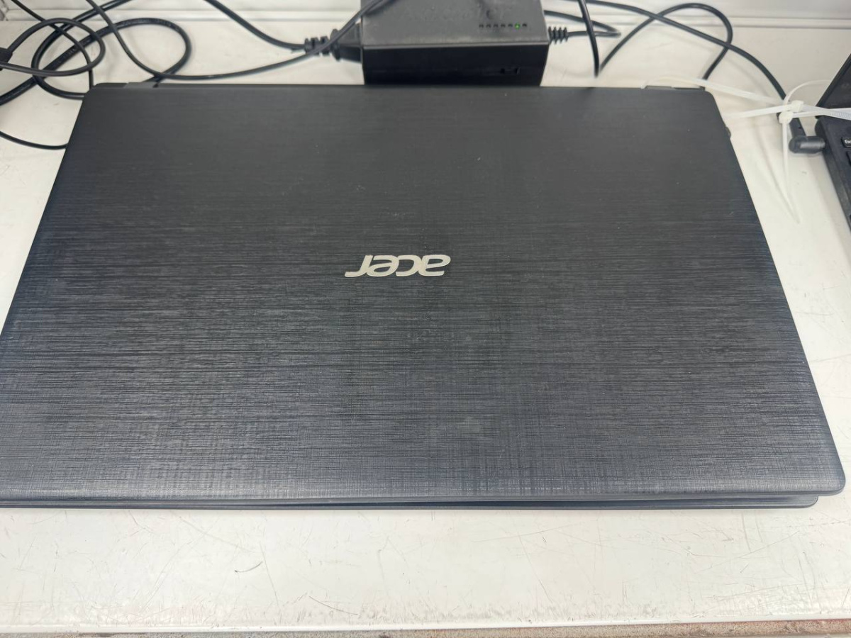 Ноутбук Acer; A6-9225, Radeon 520, 4 Гб, Нет, 1 Tb