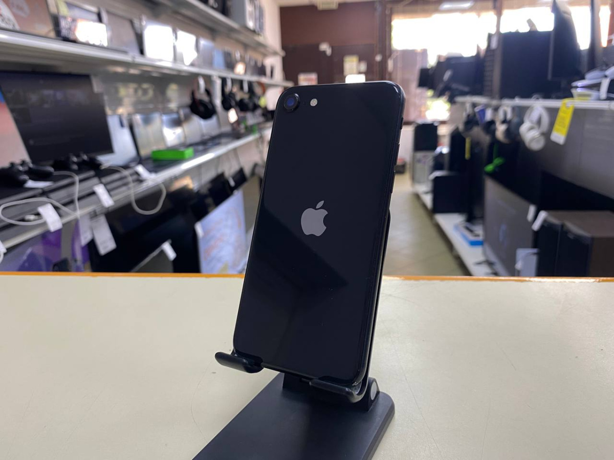 Смартфон Apple iPhone SE 2020 64Gb