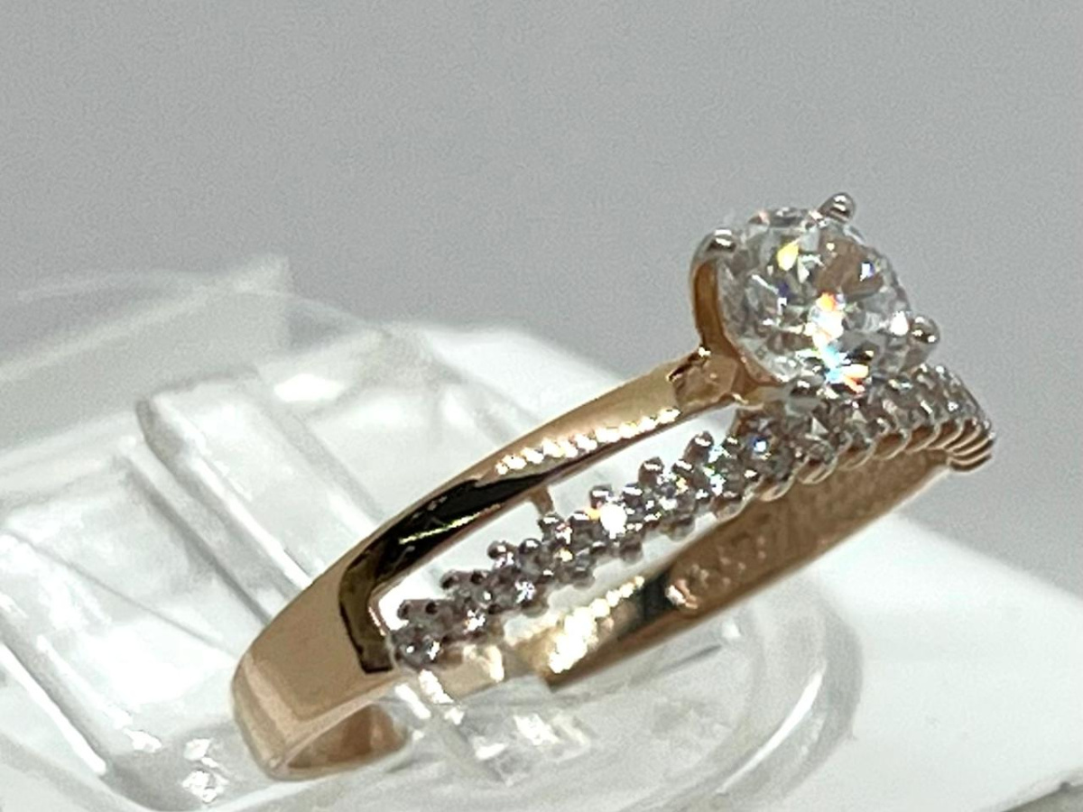 КОЛЬЦО С КАМНЯМИ (Au 585)