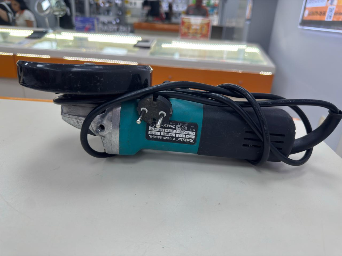 Угловая шлифмашина Makita 9558HN