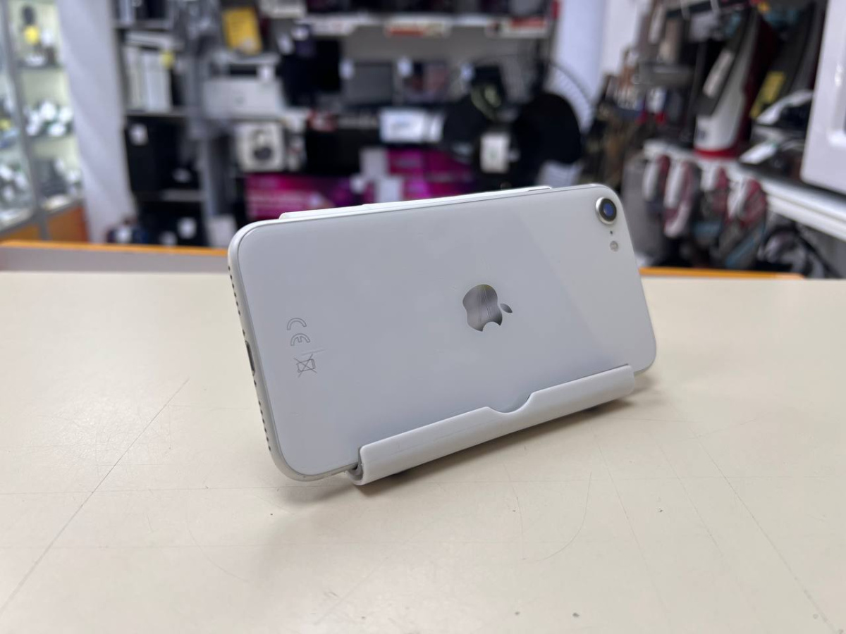 Смартфон Apple iPhone SE 2020 128Gb