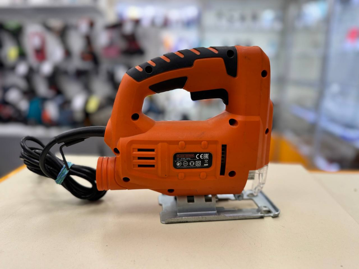 Лобзик Black & Decker JS20-RU