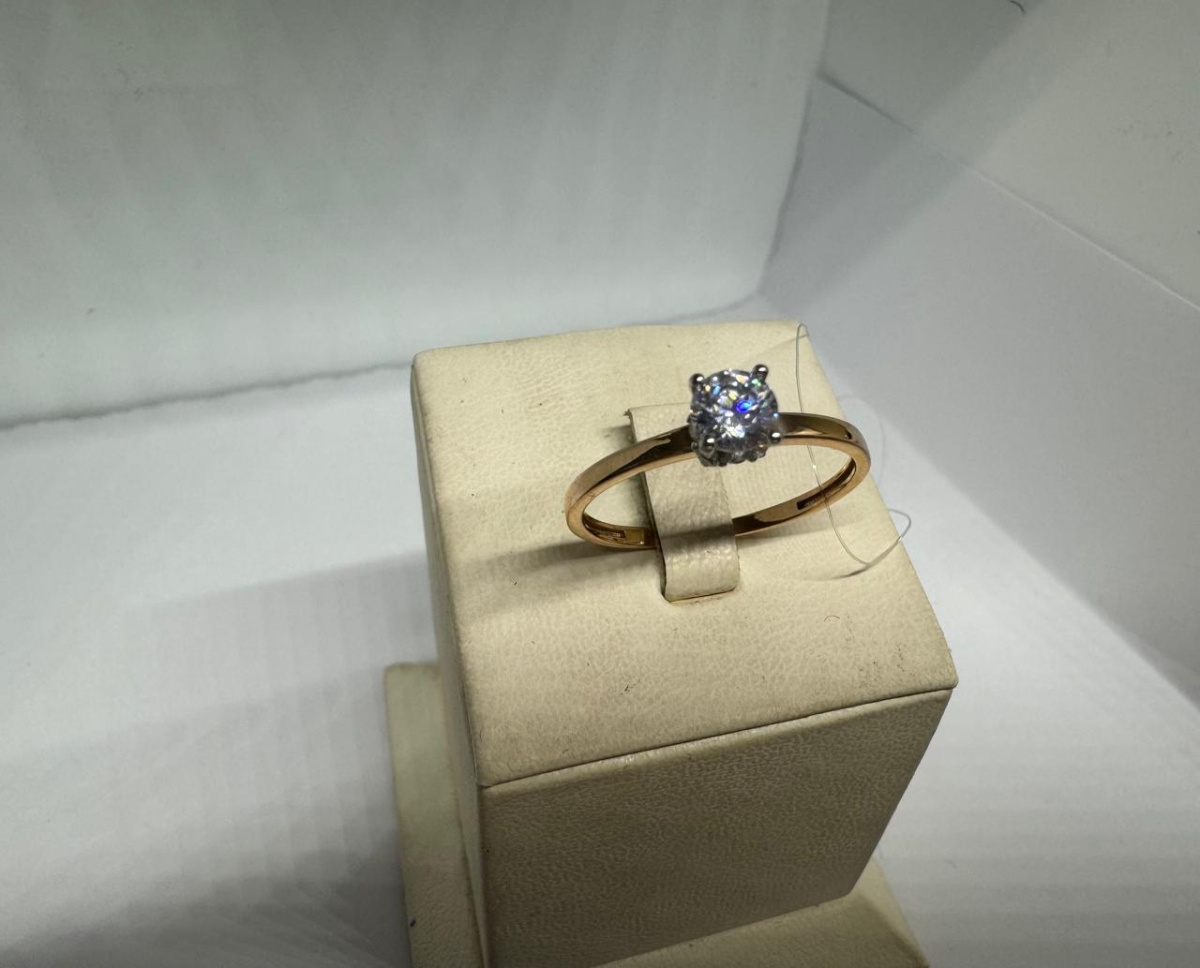 КОЛЬЦО С КАМНЯМИ (Au 585)