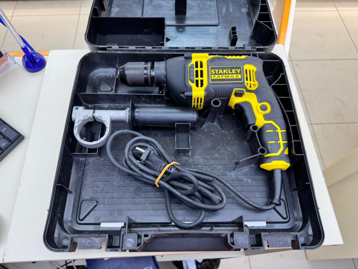 Шуруповерт Stanley SCD700