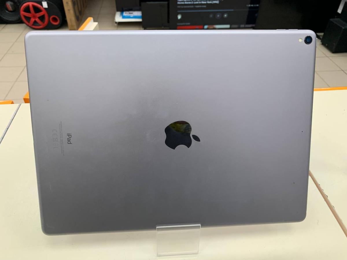 Планшет Apple iPad Pro 12,9 дюйма 256 ГБ (2-го поколения) A1670 (Wi-Fi)