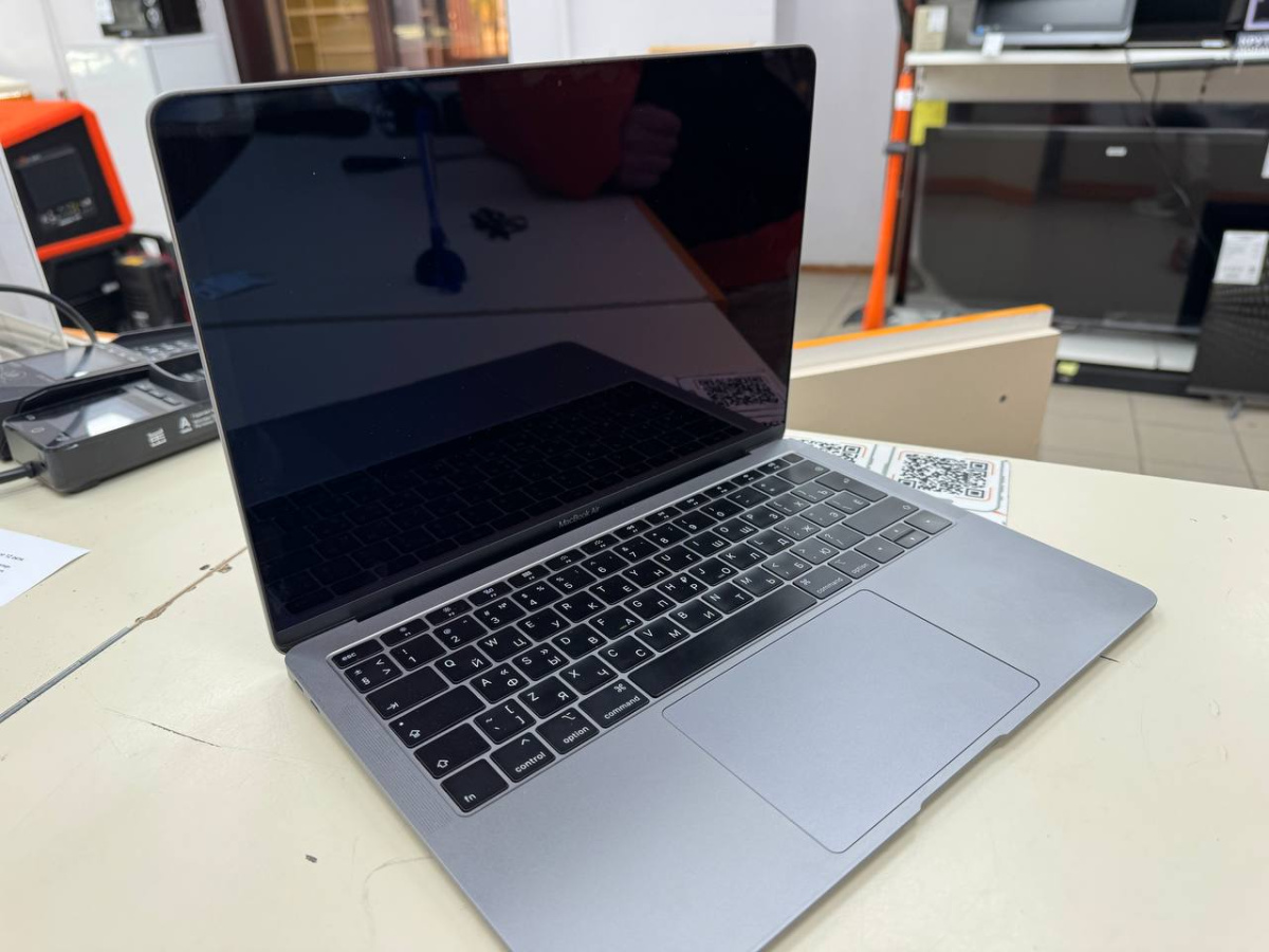 Ноутбук Apple MacBookAir с дисплеем Retina13 дюймов(2018) A1932