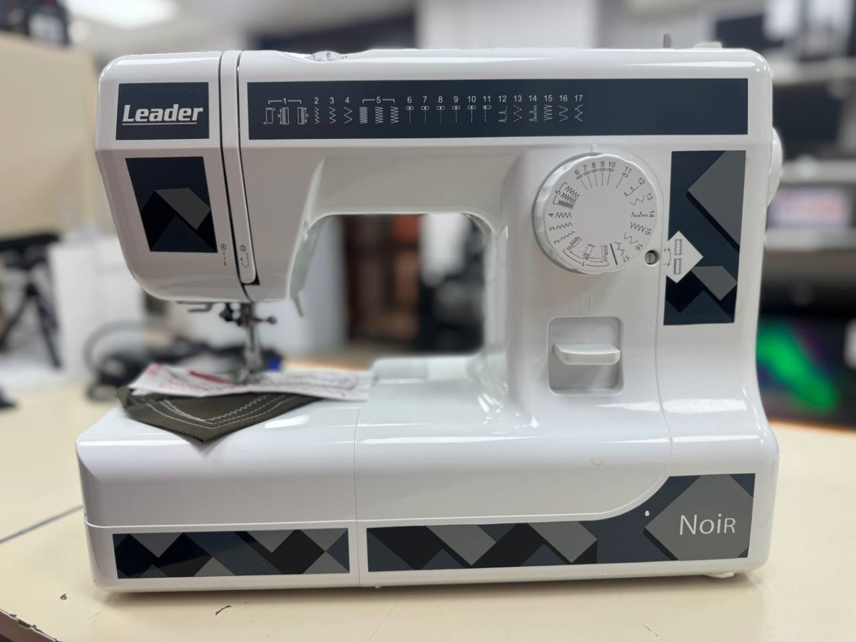 Швейная машина Leader Noir