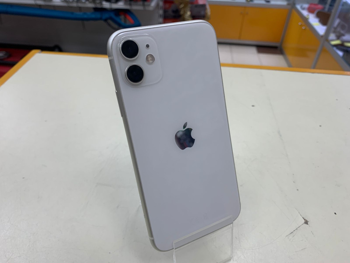 Смартфон Apple iPhone 11 64Gb