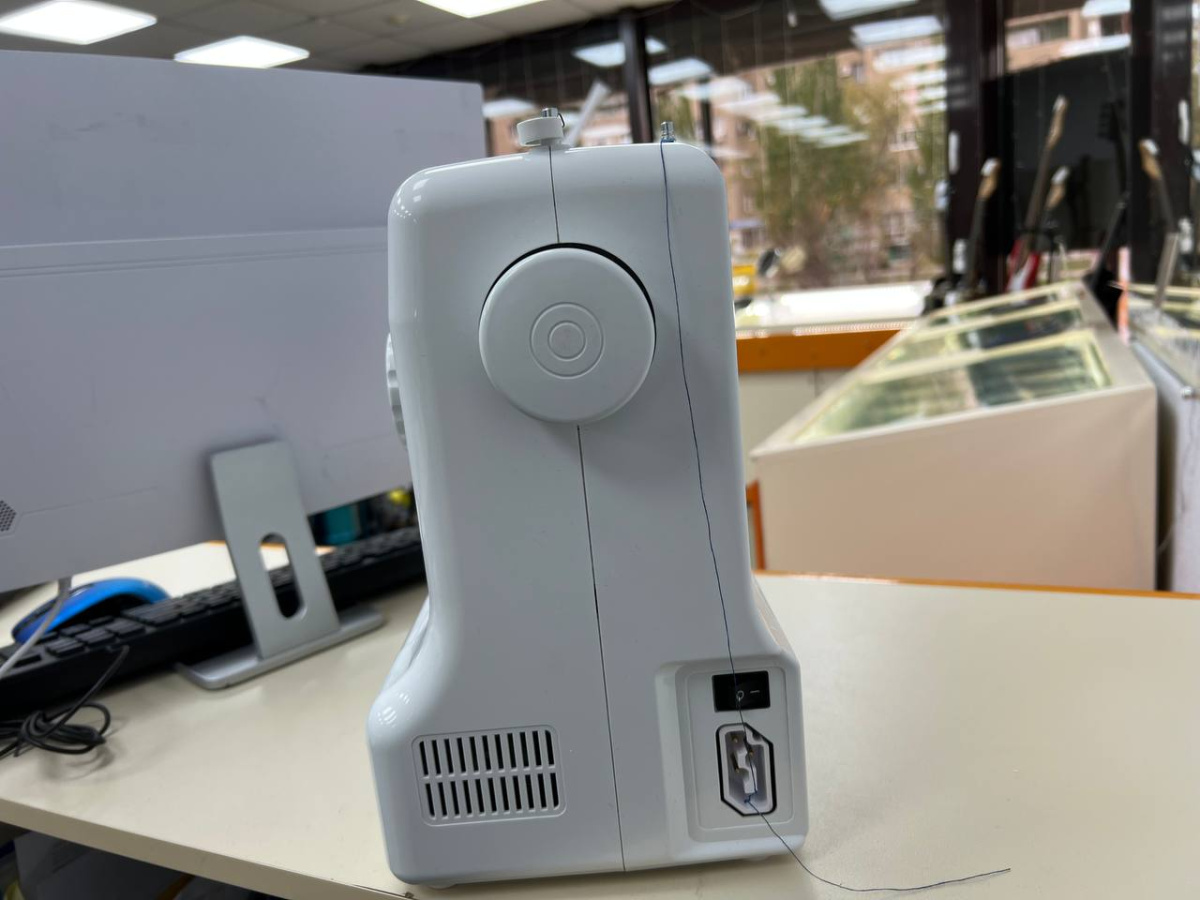 Швейная машина Leader Noir