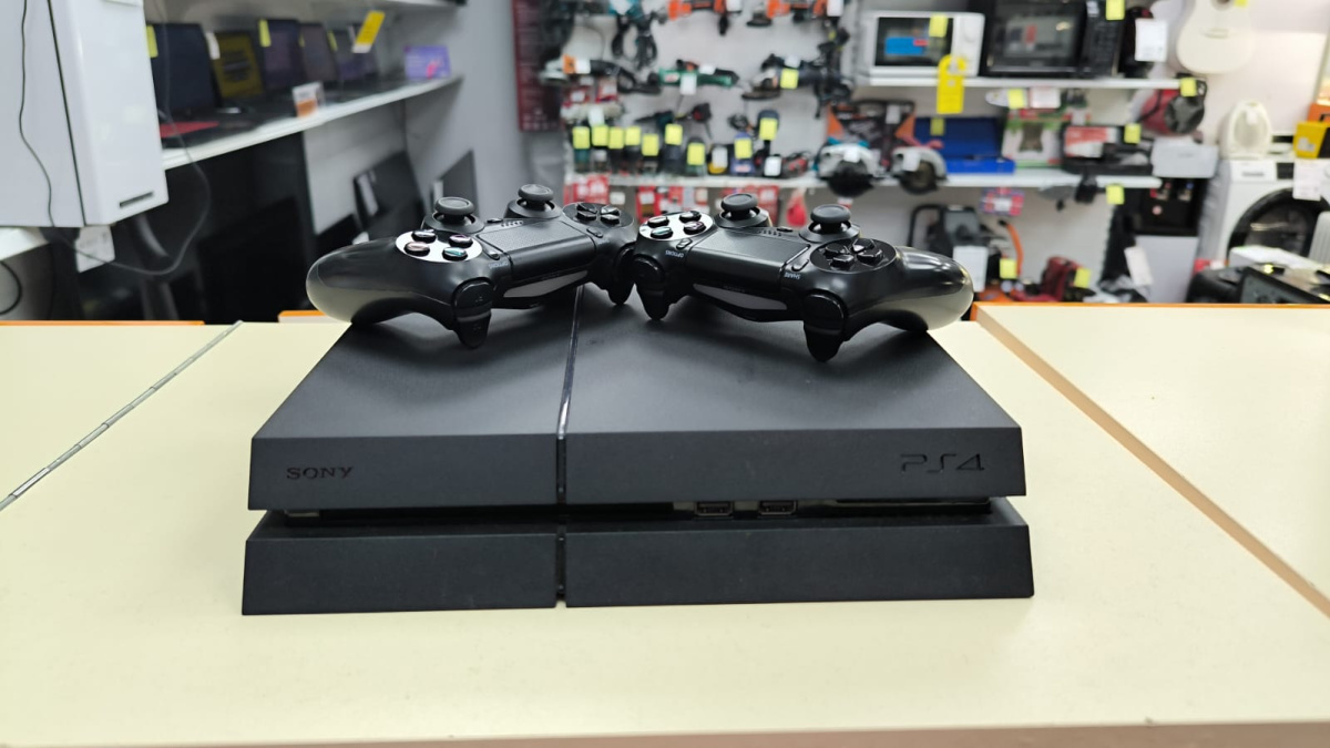 Игровая приставка PlayStation 4 FAT 1Tb Игровая приставка PlayStation 4 FAT 1Tb