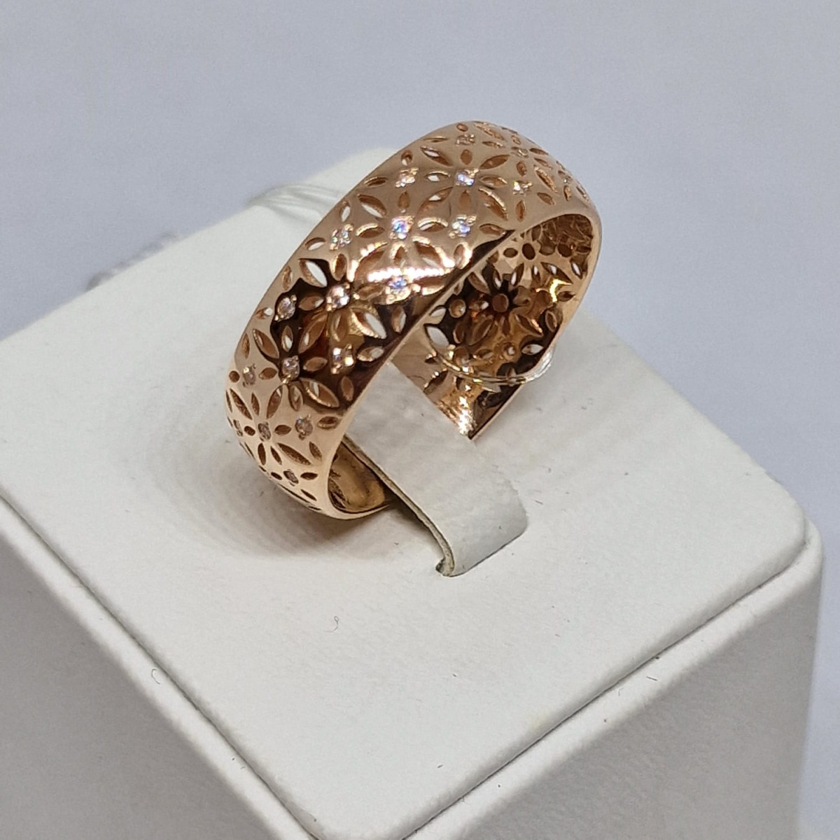 КОЛЬЦО С КАМНЯМИ (Au 585)