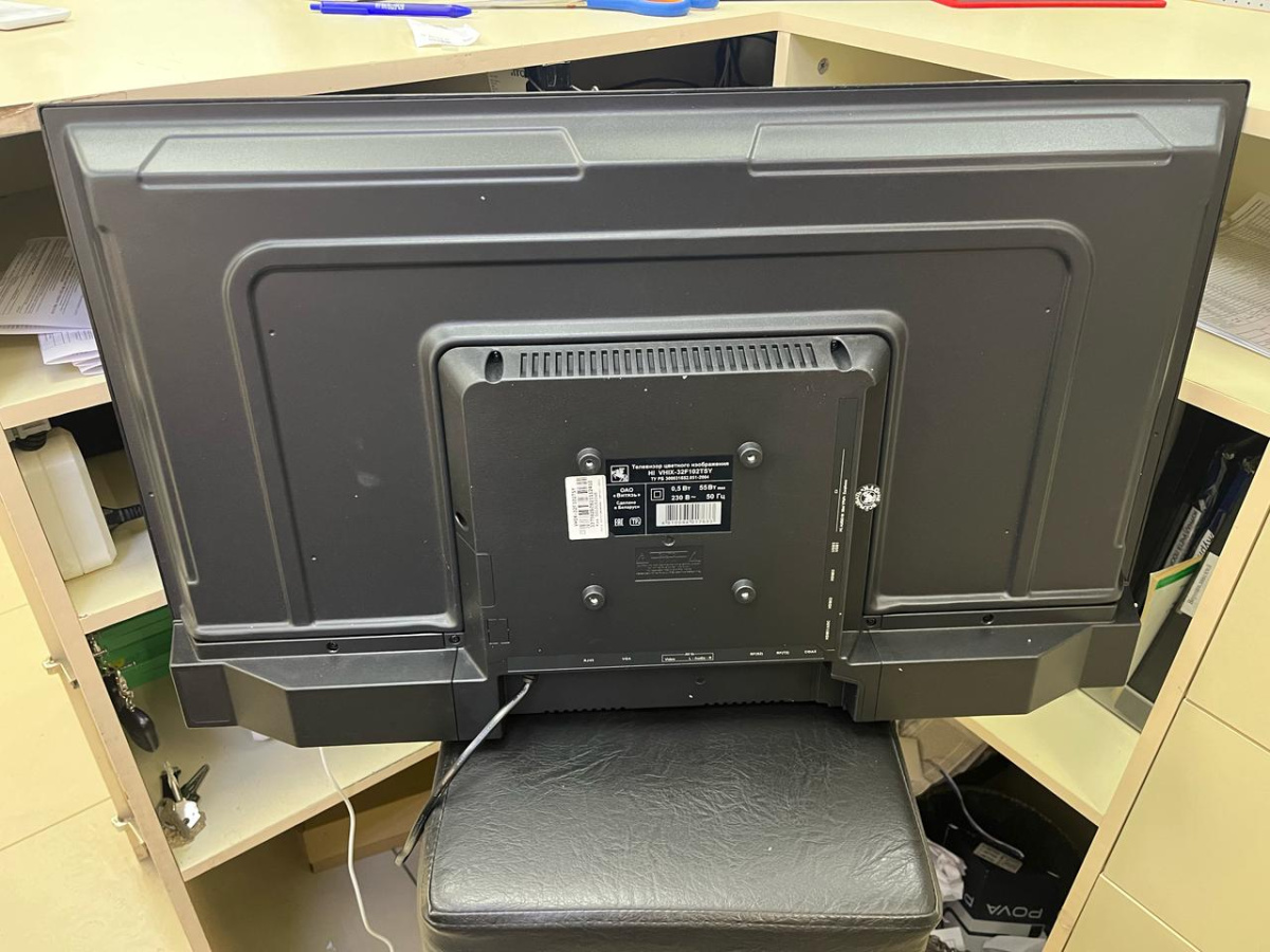 LED Телевизор HI VHIX-32F102TSY