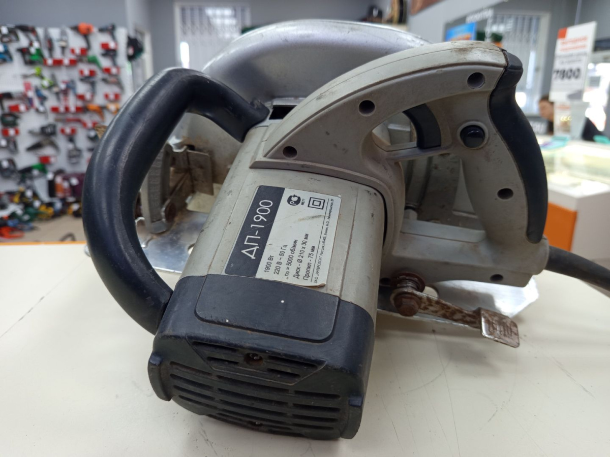 Дисковая пила Интерскол ДП-210/1900М