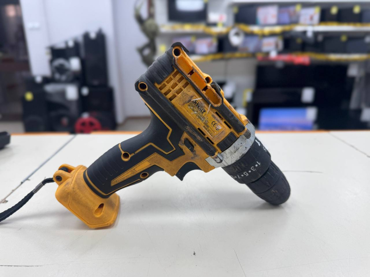 Шуруповерт Dewalt DCD-808