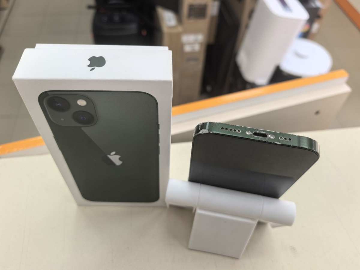 Смартфон Apple iPhone 13 128Gb
