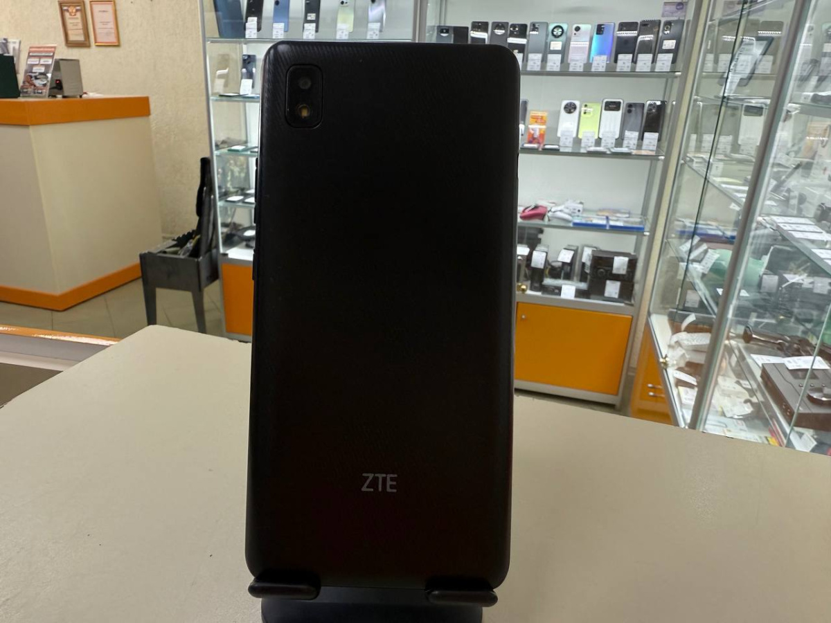 Смартфон ZTE Blade L210