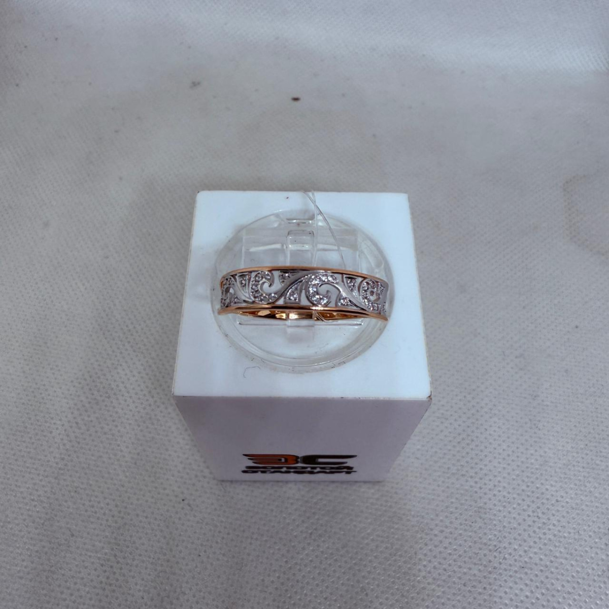 КОЛЬЦО С КАМНЯМИ (Au 585)