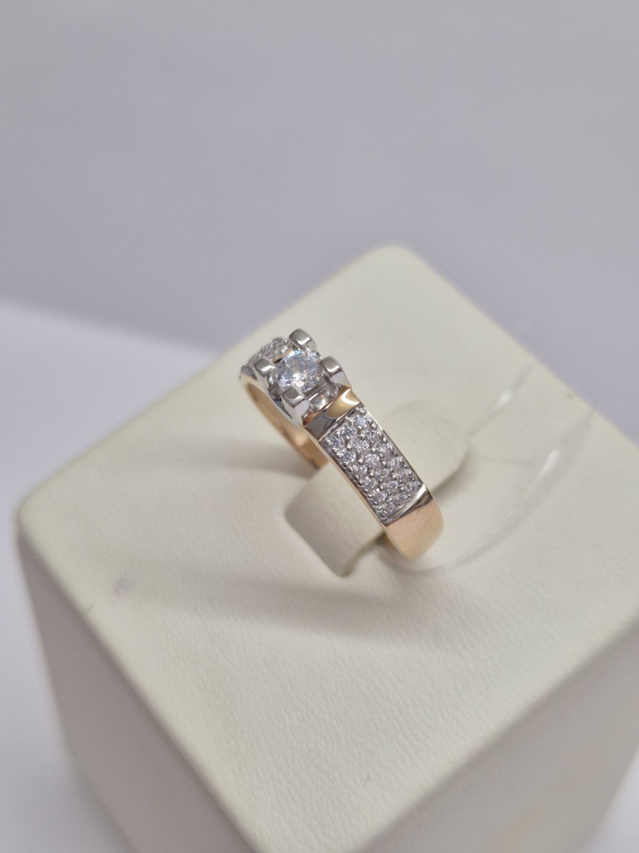 КОЛЬЦО С КАМНЯМИ (Au 585)