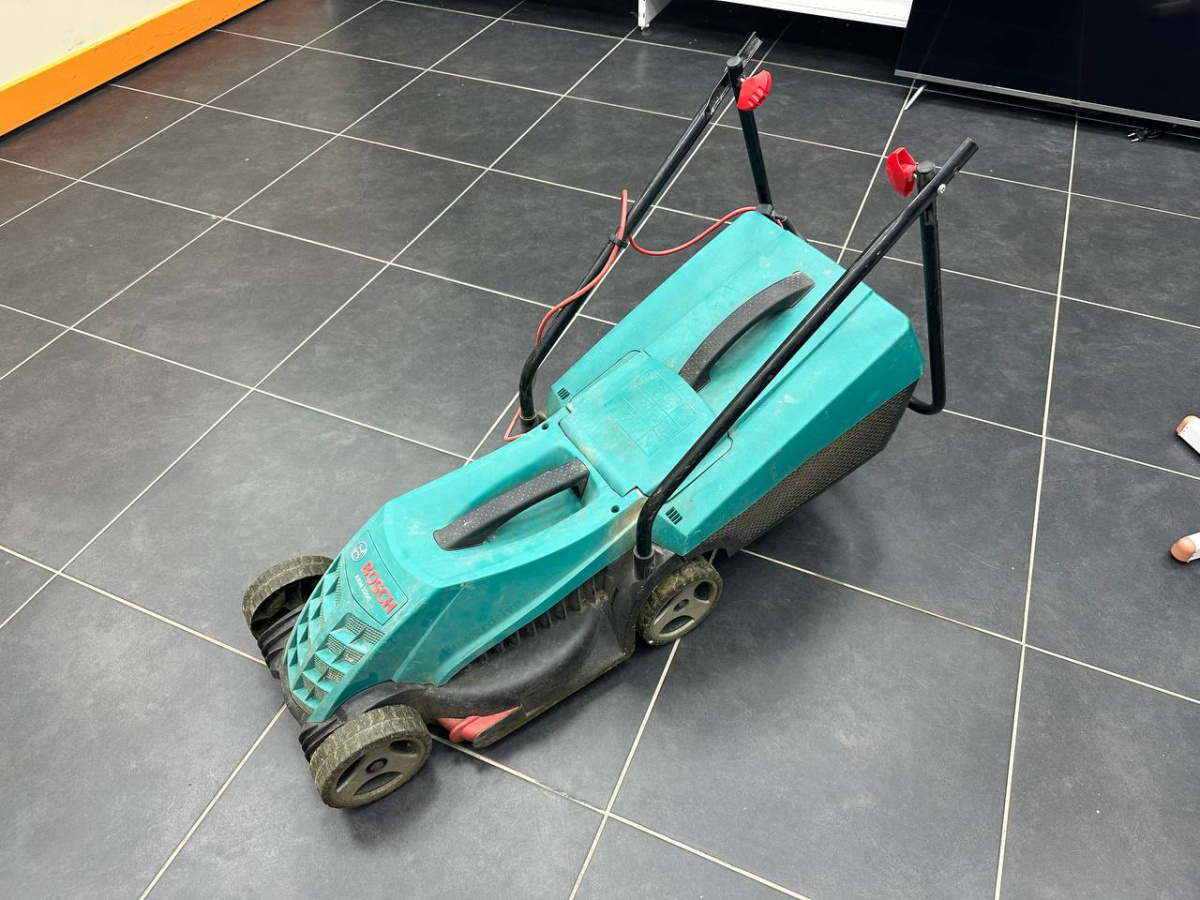Газонокосилка Bosch ROTAK 320
