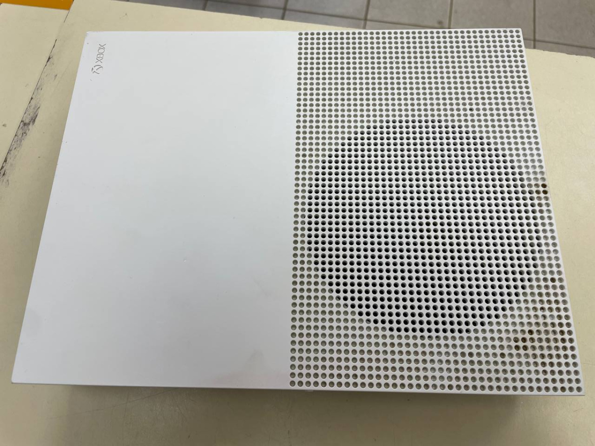 Игровая приставка Xbox One S 500Gb Игровая приставка Xbox One S 500Gb